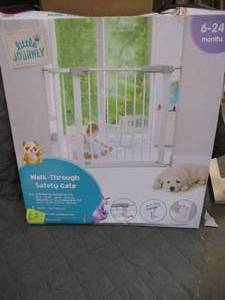 Walk Through safety gate. Durable s...