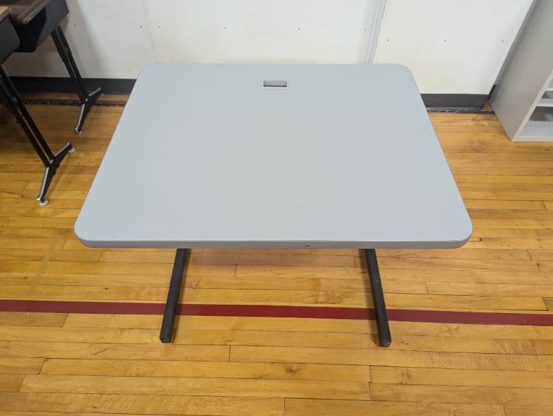 lot 199 image: Adjustable Work Station - Heavy Duty Ready to Work