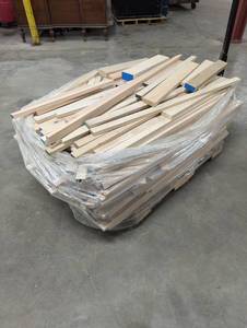 lot 5 image: Pallet of Butcher Block Oak Strips - Very Heavy - Various sizes all Grade A condition