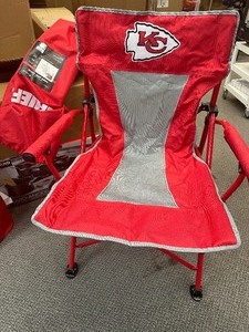 lot 140 image: New NFL Kansas City Chiefs Hard Arm Tailgaiting  Packable Foldup Chair & Carry Bag