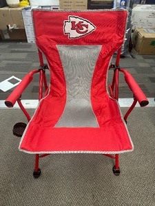 lot 141 image: New NFL Kansas City Chiefs Hard Arm Tailgaiting  Packable Foldup Chair & Carry Bag