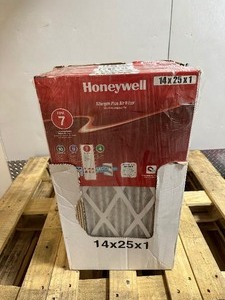lot 297 image: 12 HoneyWell Allergen Plus Air Filters 14x25x1 have some damage should be useable