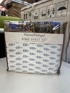 lot 99 image: New Flannel of Portugal Portuguese Flannel 4-piece Sheet Set - King