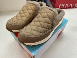 lot 161 image: New Womens Baretraps Gemma Spring  Winter Faux Fur Lined Shoes  Mules  Slippers Size 11 Taupe
