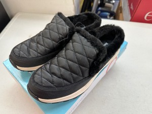 lot 218 image: New Womens Baretraps Gemma Spring  Winter Faux Fur Lined Shoes  Mules  Slippers Size 8 Black