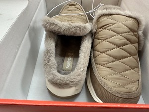 lot 143 image: New Womens Baretraps Gemma Spring  Winter Faux Fur Lined Shoes  Mules  Slippers Size 6.5 Taupe