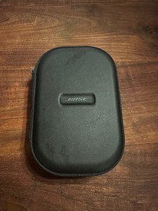 lot 231 image: Bose Quiet Comfort 35 Wireless  Bluetooth Headphones - Customer Return - Used - Work