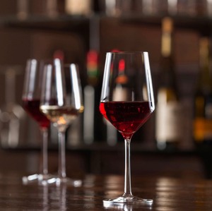 lot 49 image: Schott Zwiesel Glas Pure 4 Red Wine  4 White Wine Glasses, Boxed Set
