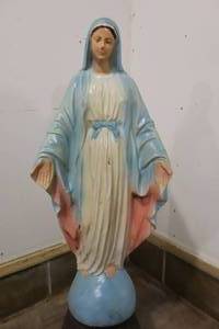 lot 5 image: Concrete Virgin Mary 1959 Creations Statuary Lawn Grotto Ornament