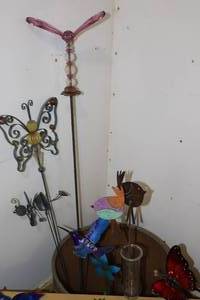 lot 147 image: Lawn & Garden DecorButterfly Dragonfly AcrylicPlasticMetal, Metal Bees, Birds & Flowers, Spinners, Rain Gauge Garden Stakes Etc