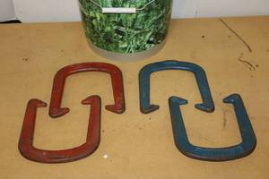 lot 121 image: Vintage Competitor Horse Shoe Set By Forster Mfg. Inc., Bucket Seat