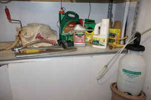 lot 110 image: Lawn and Garden Maintenance Products, Sprinklers Etc