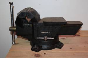 lot 91 image: Workbench Tools Supplies...Bench Vise