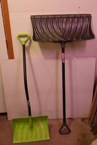 lot 85 image: GarageQuality Snow Shovels