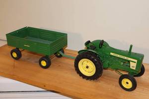 lot 10 image: Vintage Toy Tractors FarmAll, John Deere Tractor Trailer