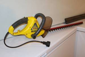 lot 47 image: Electric Ready Hedger 3.6 amp Hedge Trimmer By American GardenerModel RH36