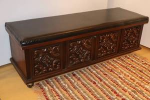 lot 16 image: Vintage Lane Hope Chest Cedar Lined wCasters
