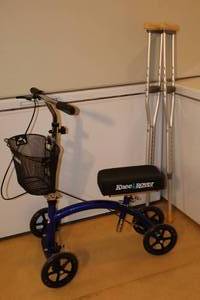 lot 17 image: Knee Rover wCrutches