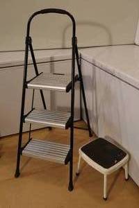lot 22 image: Cosco Step Stools