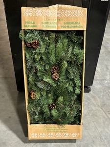 9 Foot Garland 90 LED Lights