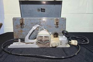 lot 120 image: Skil Model 100 Electric Hand Plane with Metal Toolbox