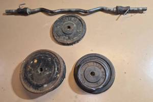 lot 127 image: Weightlifting Barbell Set with Various Plates