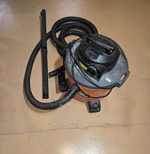 lot 161 image: RIDGID 9-Gallon WetDry Vacuum