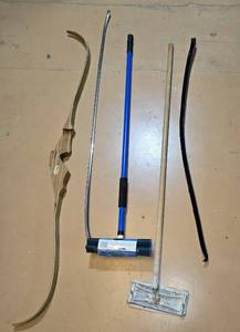 lot 299 image: Set of 5 Assorted Cleaning Tools and Accessories
