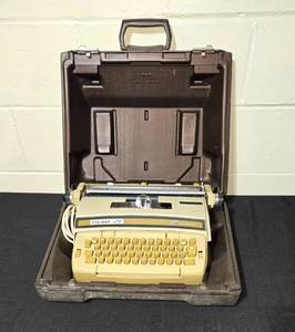 lot 312 image: Vintage Smith-Corona Coronet Super 12 Typewriter with Carrying Case - untested