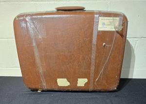 lot 316 image: Vintage Medical Equipment Transport Case with Handle