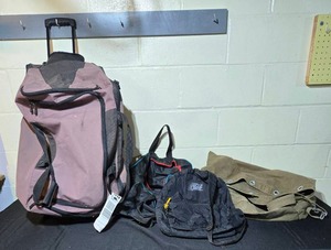 lot 323 image: Lot of 4 Assorted Travel and Sports Bags