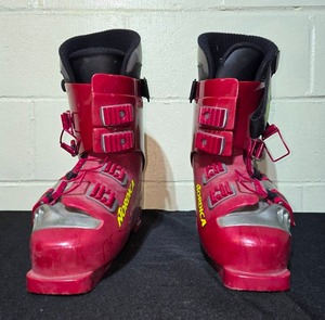 lot 325 image: Nordica Grand Prix 80 Ski Boots - Red (shoe sizes are 1112)
