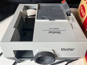 lot 233 image: Vivitar 3000AF Automatic Slide Projector - untested