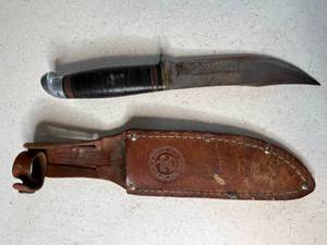 lot 292 image: Vintage Boy Scouts Knife with Leather Sheath