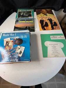 lot 353 image: Collection of Vintage Vinyl Records Including World War I Songs and Jazz Favorites