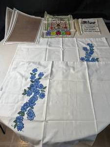 lot 356 image: Lot of Vintage Embroidered Kitchen Fabrics and Place Mats