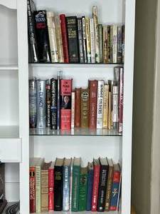 lot 180 image: Collection of Vintage and Contemporary Books