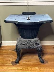 lot 191 image: Antique Ideal B180 Cast Iron Heating Stove