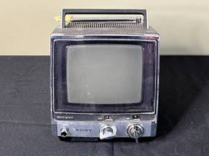 lot 193 image: Vintage Sony Trinitron Portable TV Model KV-2000