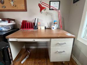 lot 396 image: Vintage Office Desk with Red Lamp and Organizers