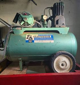 lot 329 image: Sears 150 PSI Twin-Cylinder Utility Air Compressor Paint Sprayer - untested