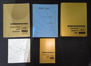 lot 445 image: Lot of 5 Cessna Integrated Flight Training Books and Manual