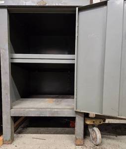 lot 459 image: Metal Storage Cabinet with 2 Shelves - 31 H x 19 W x 21 D