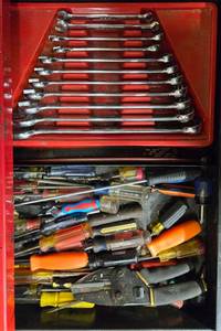 lot 463 image: Assorted Hand Tools and Wrenches Set