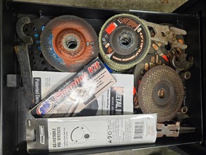 lot 487 image: Welding Accessory Set with Gloves, Discs, and Tools - untested