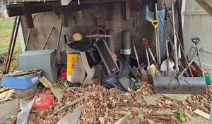 lot 492 image: Mixed Lot of Garden Tools and Equipment - Everything Goes