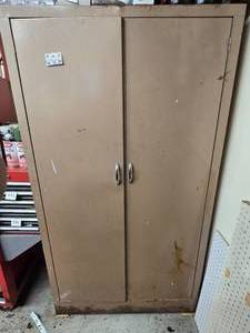 lot 498 image: Metal Storage Cabinet - 66 H x 36 W x 20 D