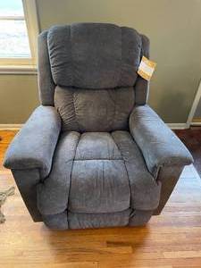 lot 202 image: La-Z-Boy Wall Recliner in Gray Fabric