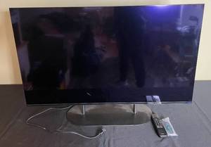 lot 243 image: 42-Inch Sony LED TV with Remote Control - untested