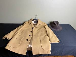 lot 280 image: Vintage Pendleton Wool Coat Size 42 with Brown Hat